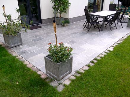 Photo du client : Dalles de quartzite de Kavalas, sciées et fendues, posées sur une terrasse, vue d'un coin