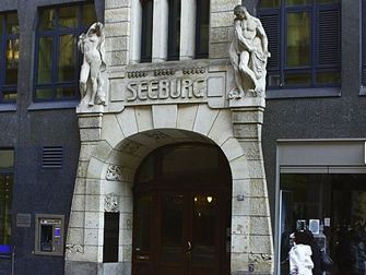 Natursteinverkleidung an Seeburg in Hamburg aus Sandstein