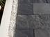 Vue sur les dalles en ardoise Black Rustic et les bordures en graviers