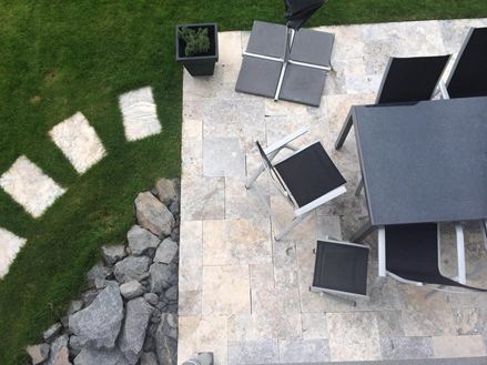 Kundenfoto Travertin-Platten Silver, Terrasse mit Sitzgruppe von oben fotografiert