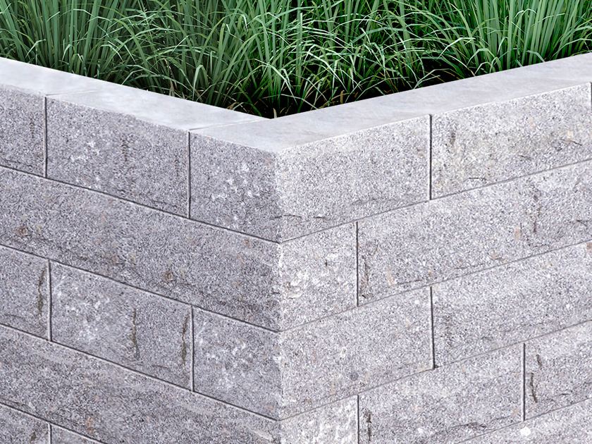 Muret en granite SIlver Rustica et gazon