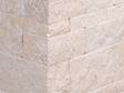 Zoom sur un muret en pierre calcaire Cremona