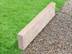 Bordure de gazon en travertin Medium Select avec gazon et graviers