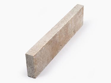 Bordure de gazon en travertin Noce