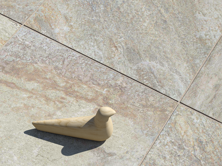 Les dalles effet quartzite Bern avec un oiseau en bois en tant que décoration