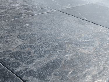 Chateau_Nero_Travertin_carreau_galerie 1