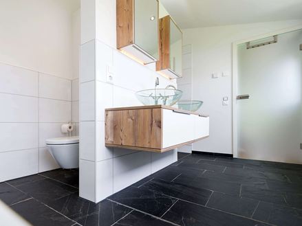 Salle de bain avec un carrelage en ardoise Black Rustic