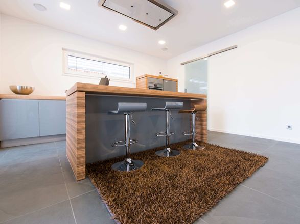 L'ardoise grise Grey Slate posée dans une cuisine moderne