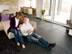 Un couple profite de leur nouveau carrelage en ardoise Mustang dans le salon