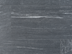 La surface foncée du carrelage en grès cérame Dolomit Black est ornée de motifs de veinures blancs