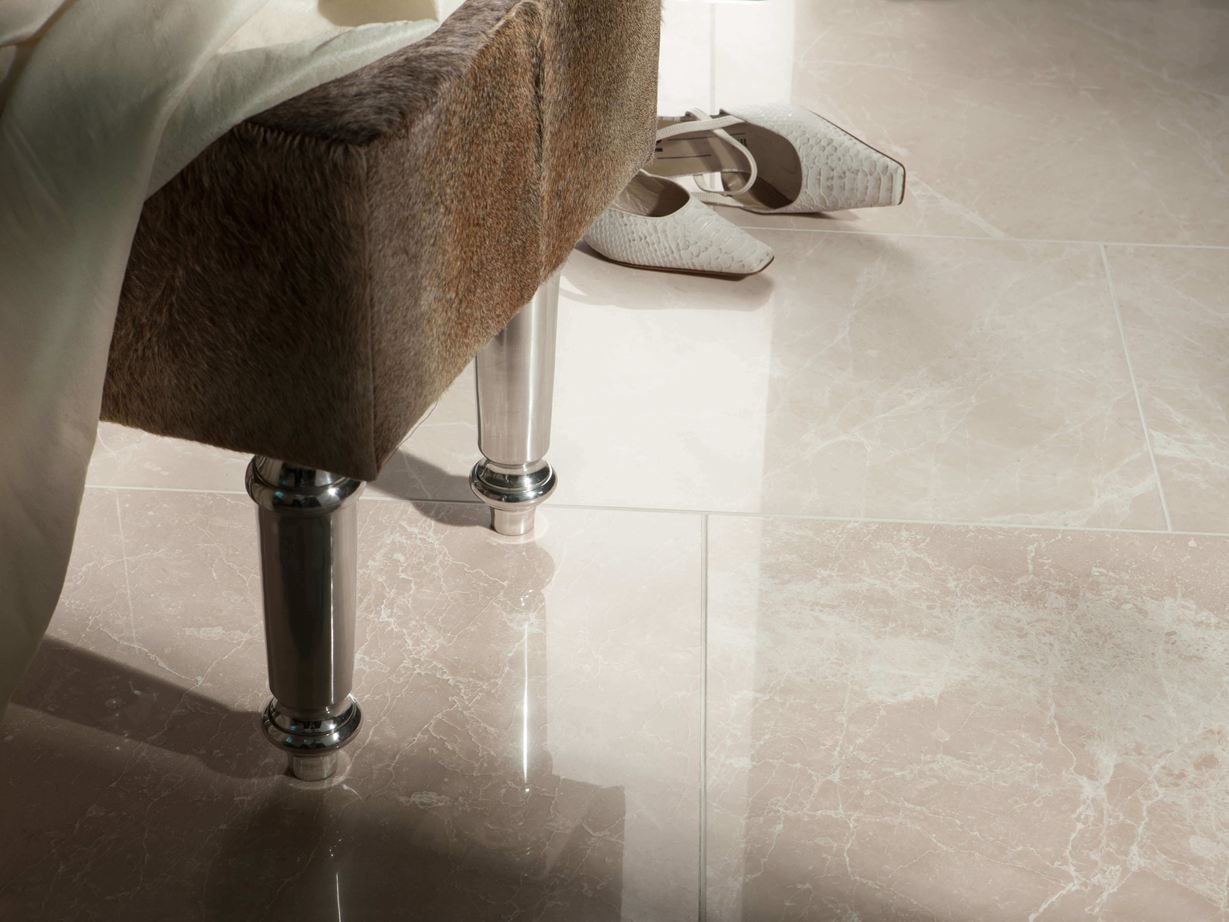 Une pierre naturelle aux motifs fascinants : carreaux de marbre Burdur Cream Sol en marbre claire