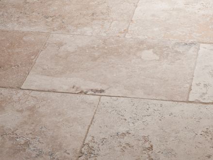 Le carrelage en travertin Rustic vu de près
