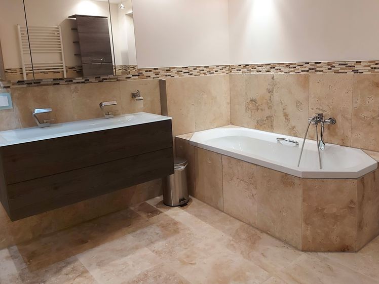Carrelage salle de bain en travertin 100% pierre naturelle Carrelage salle de bain en travertin 100% pierre naturelle