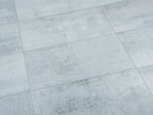 Vue sur le carrelage effet béton Iron Silver