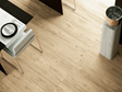 Le carrelage imitation parquet Scandi Oak vu de dessus dans la salon