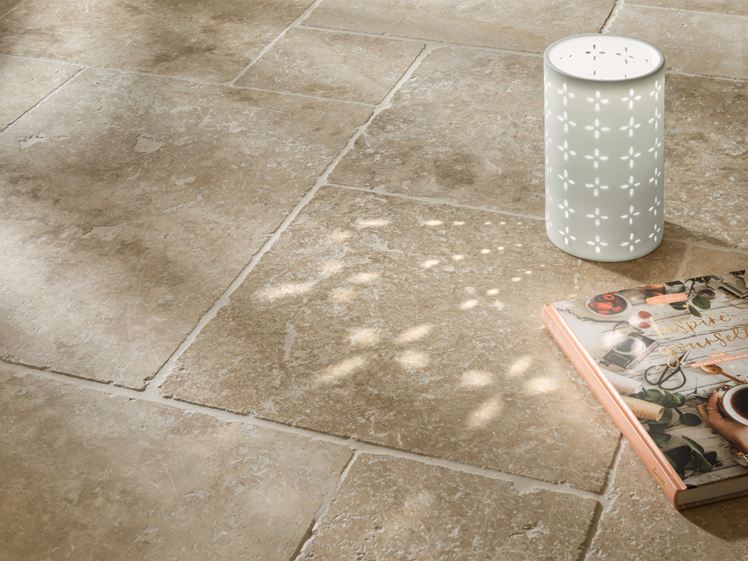 carrelage classic country en travertin vieilli stonenaturelle
