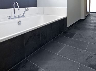 Comment Nettoyer L Ardoise Dans Une Salle De Bain Carrelage Mustang En Ardoise Affinee Stonenaturelle