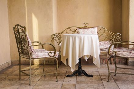 Canapé et chaises de style français