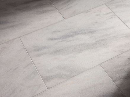 Marmor-Fliesen Calacatta, seitliche Aufnahme