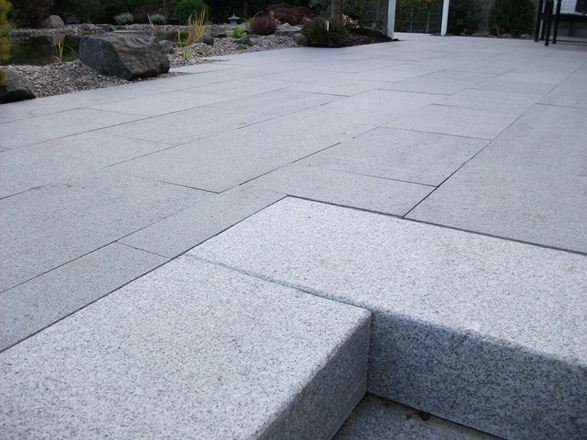 Terrasse moderne en granit gris