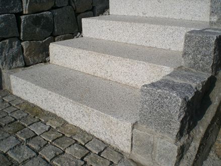 Des marches en granit