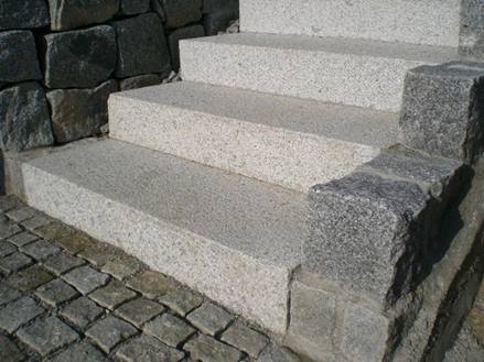 Des marches en granit
