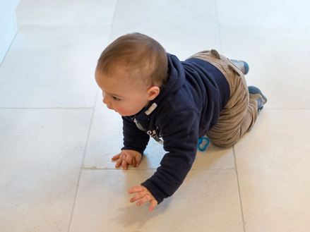 Cleopatra Light avec un bébé